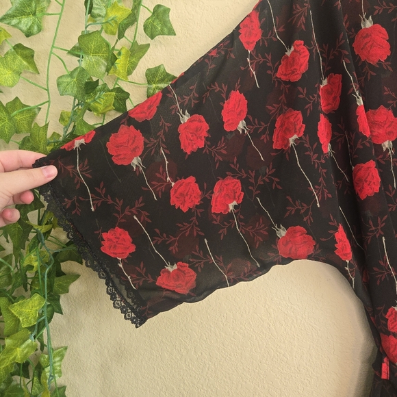 Vintage Gilligan & O'Malley Women's Sheer Black & Red Floral Lace Trimmed Robe - Picture 7 of 8